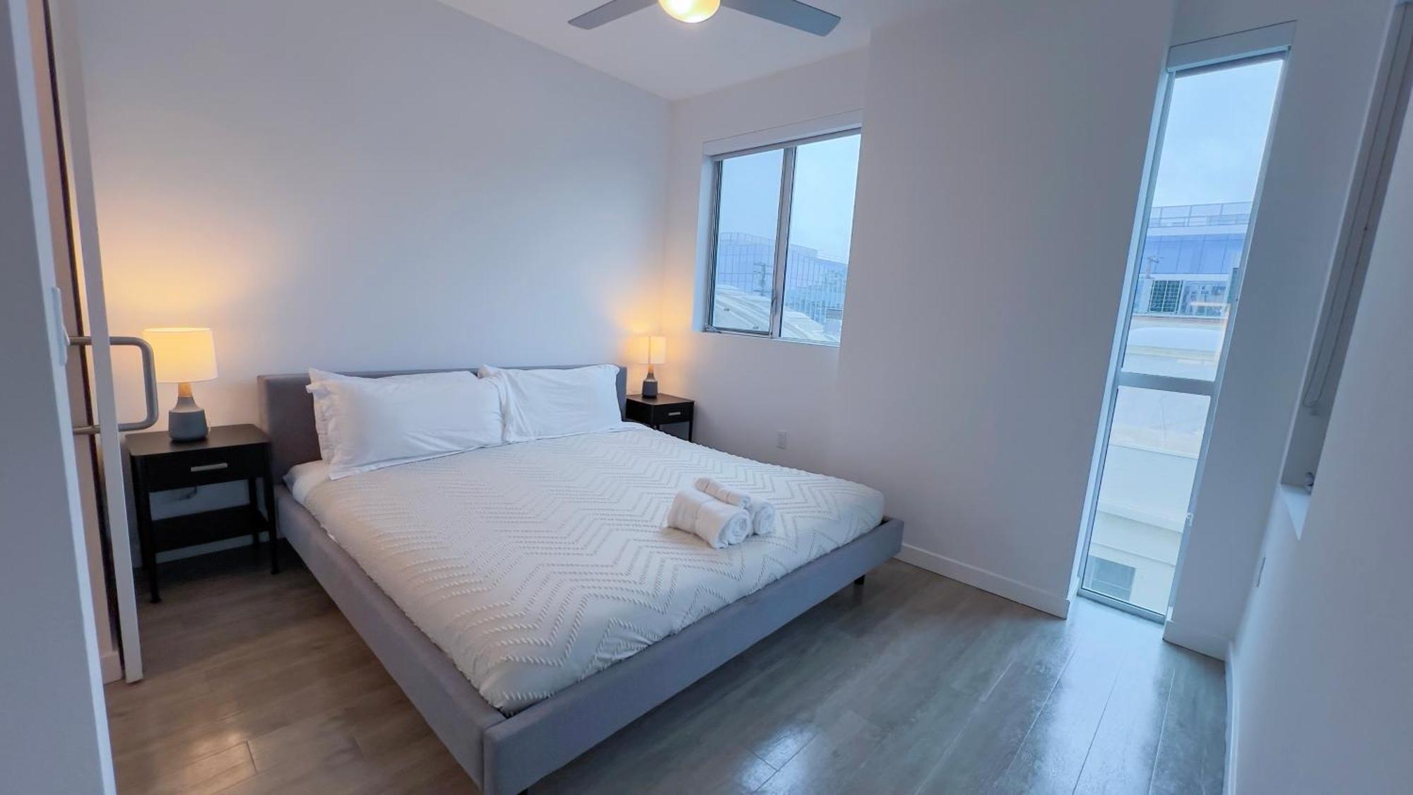 Mid-city With Pool Gym Parking Hôtel capsule