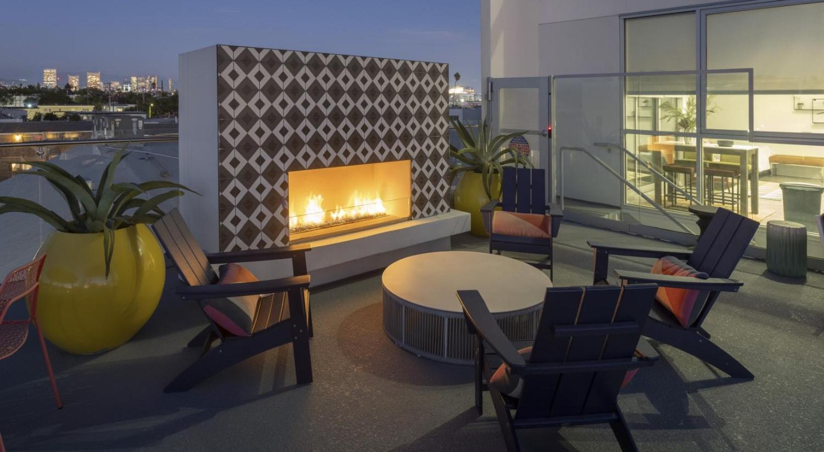 Mid-city With Pool Gym Parking Santa Monica
